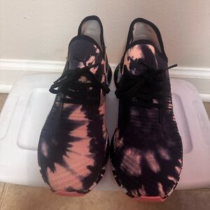 Women Sneakers in Junior Boy Size